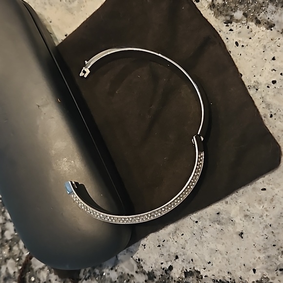 Michael Kors hinge/clasp silver/crystal bracelet - Picture 7 of 7